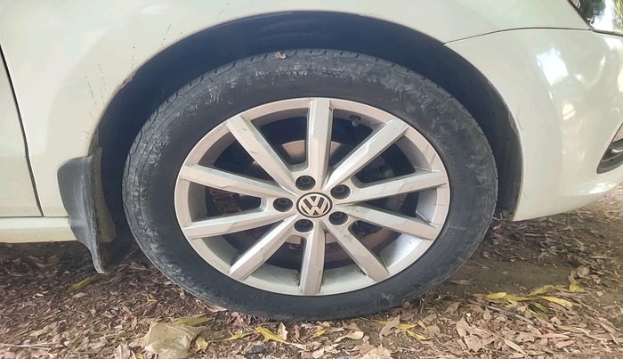 2018 Volkswagen Polo HIGHLINE PLUS 1.2(16 ALLOY, Petrol, Manual, 1,14,331 km, tyre