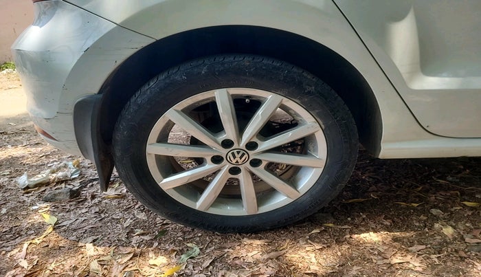 2018 Volkswagen Polo HIGHLINE PLUS 1.2(16 ALLOY, Petrol, Manual, 1,14,331 km, tyre