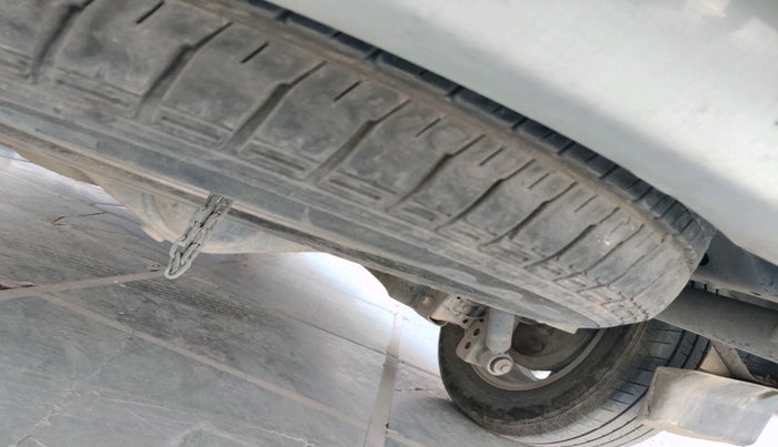 2017 Toyota Innova Crysta 2.4 VX 7 STR, Diesel, Manual, 2,09,476 km, tyre