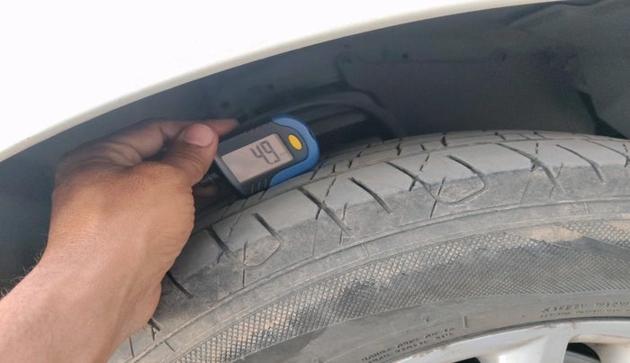 2017 Toyota Innova Crysta 2.4 VX 7 STR, Diesel, Manual, 2,09,476 km, tyre