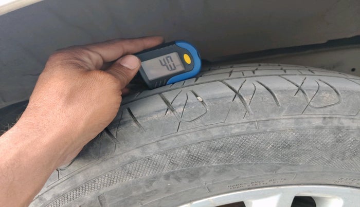 2017 Toyota Innova Crysta 2.4 VX 7 STR, Diesel, Manual, 2,09,476 km, tyre