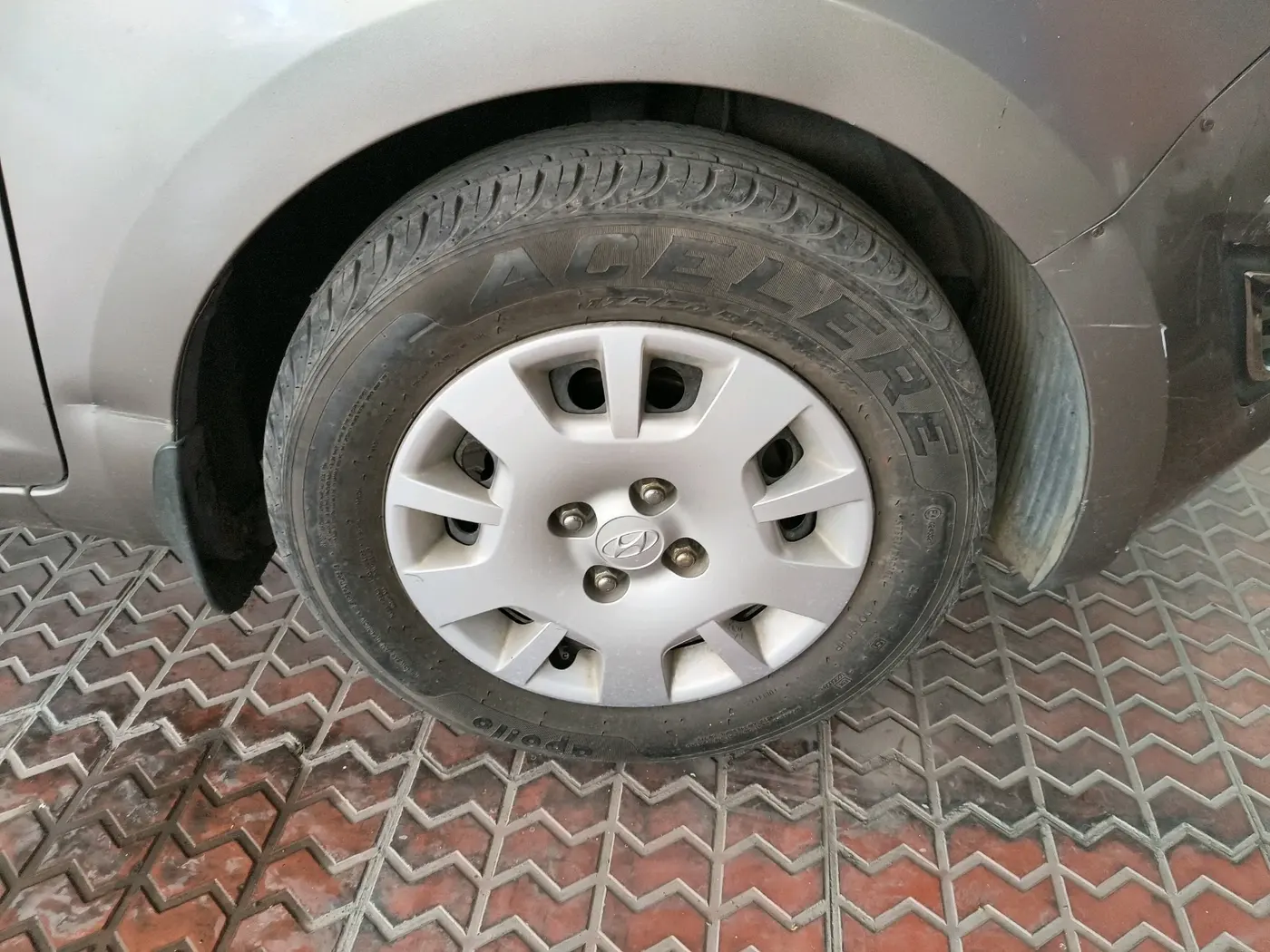 2013 Hyundai i20 MAGNA 1.2, Petrol, Manual, 24,745 km, tyre