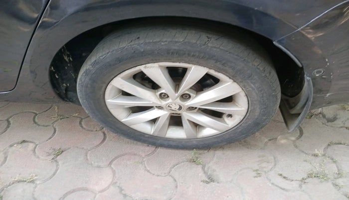 2018 Skoda Octavia L&K 1.8 TSI AT, Petrol, Automatic, 80,358 km, tyre