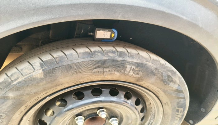 2022 KIA CARENS PRESTIGE 1.5 PETROL 7 STR, Petrol, Manual, 28,468 km, tyre