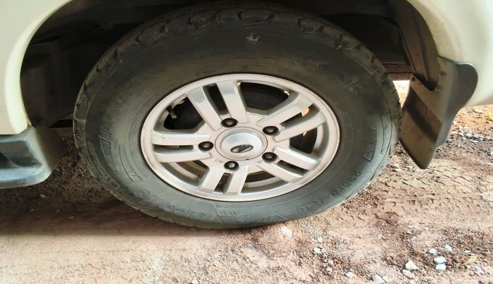 2014 Mahindra Scorpio VLX 2WD, Diesel, Manual, 1,12,771 km, tyre