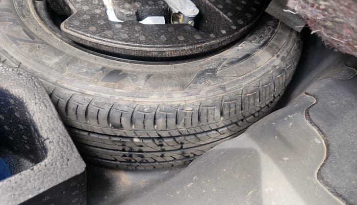 2019 Maruti Ciaz ALPHA 1.5 SHVS PETROL, Petrol, Manual, 93,859 km, tyre
