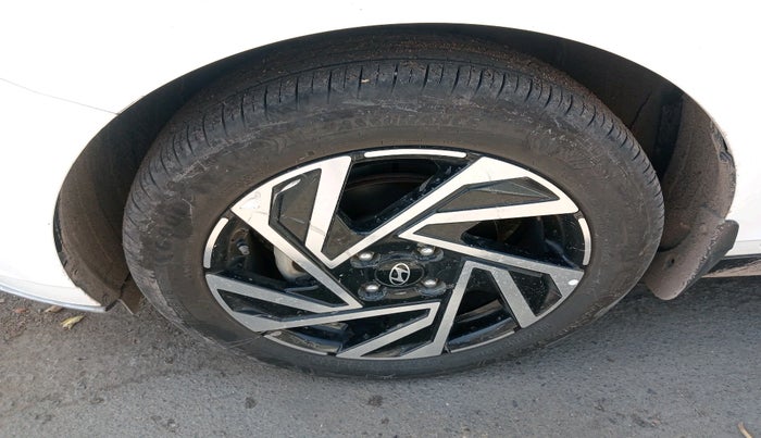 2024 Hyundai NEW I20 ASTA (O) 1.2 IVT, Petrol, Automatic, 27,167 km, tyre