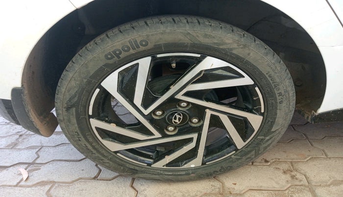2024 Hyundai NEW I20 ASTA (O) 1.2 IVT, Petrol, Automatic, 27,167 km, tyre