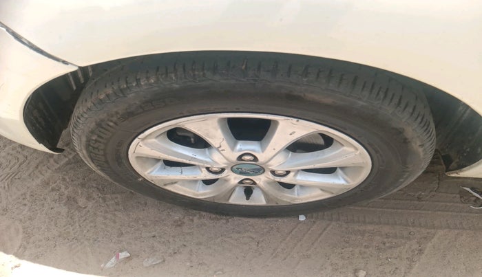 2012 Ford Figo TITANIUM 1.4 DIESEL, Diesel, Manual, 1,10,911 km, tyre