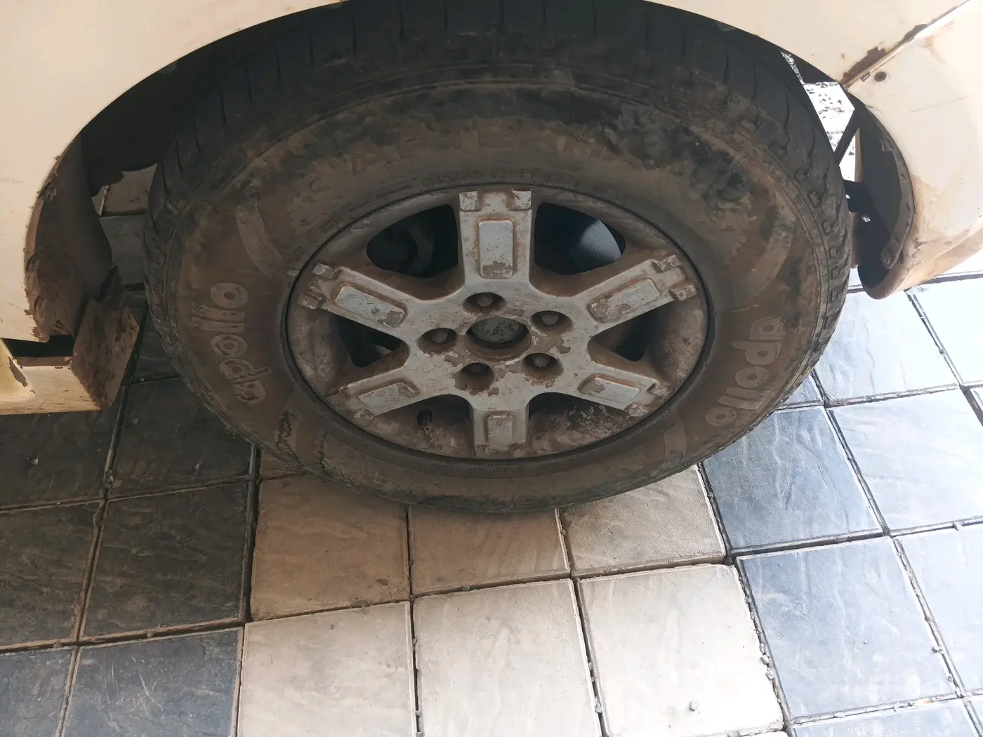 2011 Mahindra Xylo E8 BS III, Diesel, Manual, 1,35,381 km, tyre
