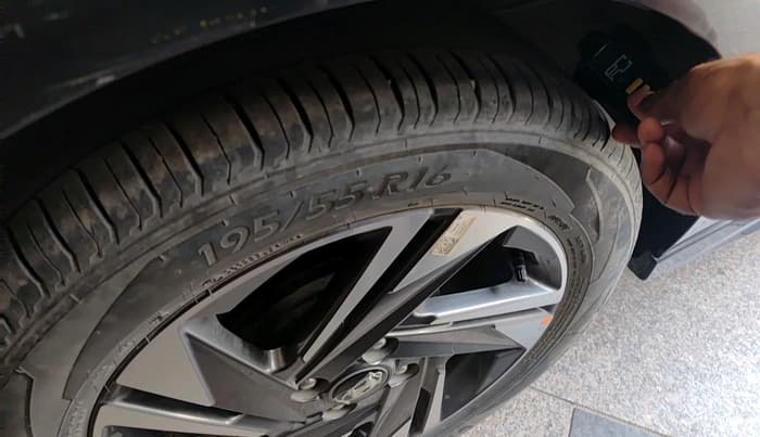 2022 Hyundai NEW I20 ASTA 1.2 MT, Petrol, Manual, 31,349 km, tyre