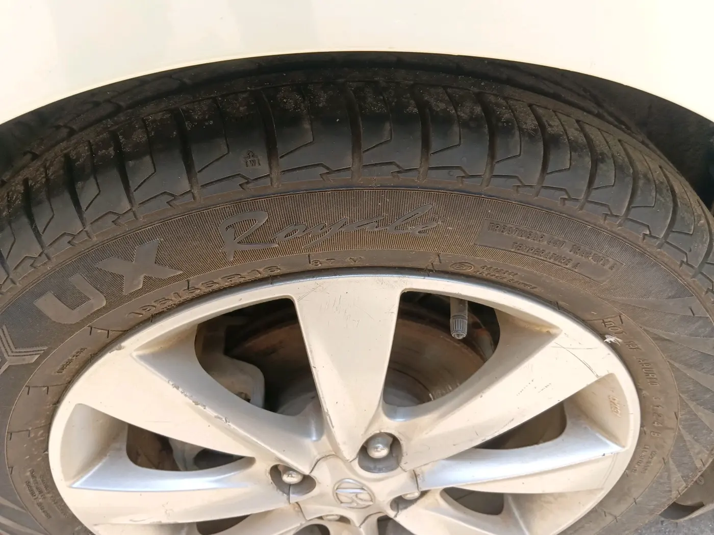 2011 Hyundai Verna FLUIDIC 1.6 VTVT SX AT, Petrol, Automatic, 99,539 km, tyre