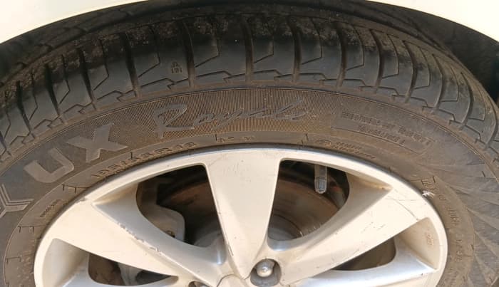 2011 Hyundai Verna FLUIDIC 1.6 VTVT SX AT, Petrol, Automatic, 70,757 km, tyre