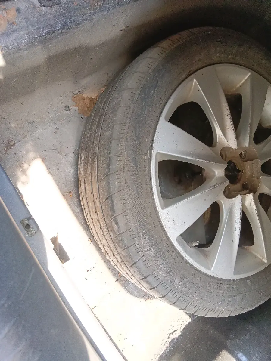 2011 Hyundai Verna FLUIDIC 1.6 VTVT SX AT, Petrol, Automatic, 99,539 km, tyre