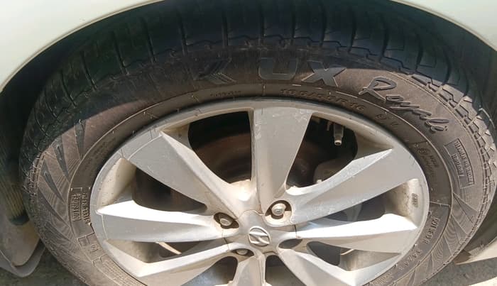 2011 Hyundai Verna FLUIDIC 1.6 VTVT SX AT, Petrol, Automatic, 70,757 km, tyre