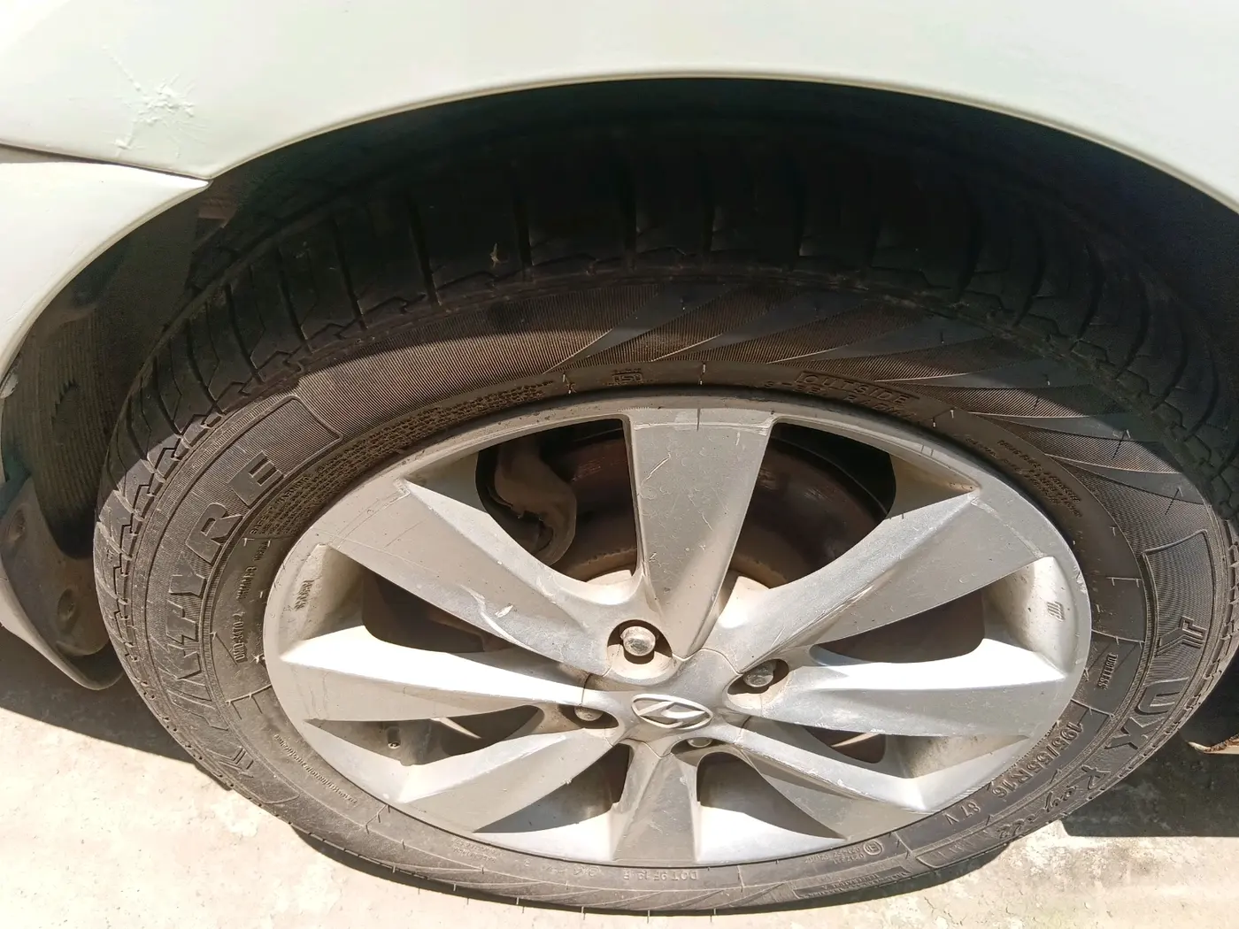 2011 Hyundai Verna FLUIDIC 1.6 VTVT SX AT, Petrol, Automatic, 99,539 km, tyre