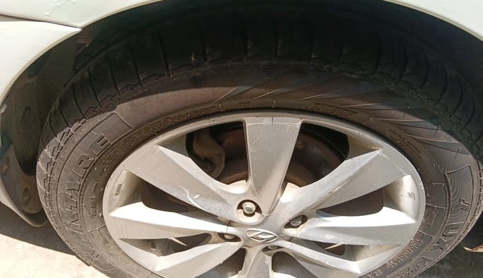 2011 Hyundai Verna FLUIDIC 1.6 VTVT SX AT, Petrol, Automatic, 70,757 km, tyre