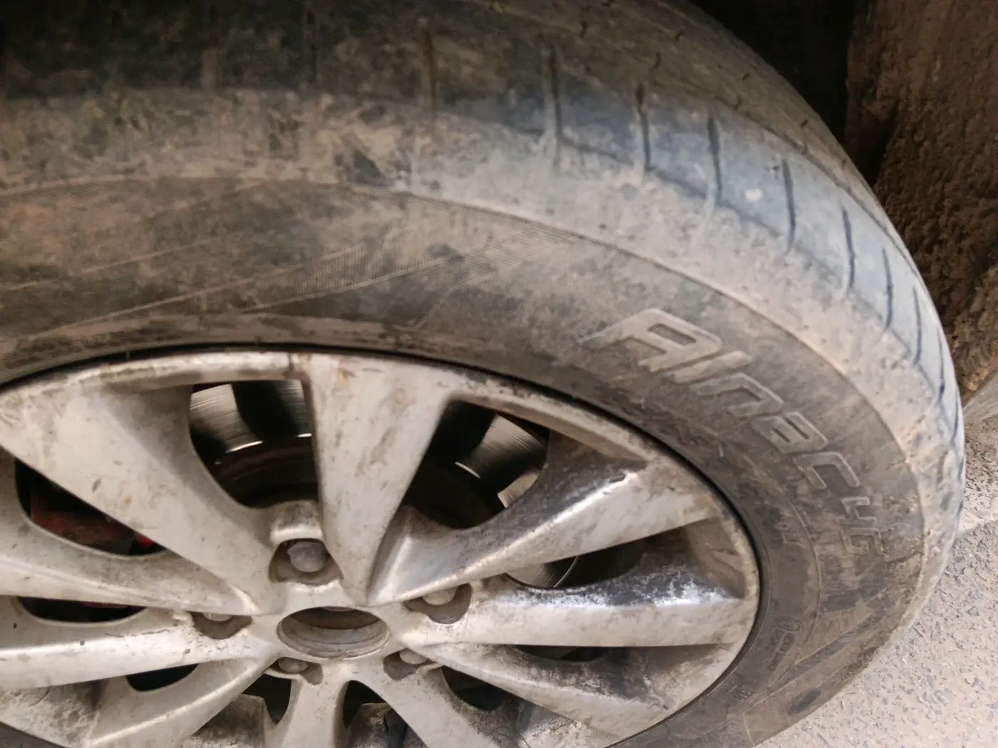 2014 Maruti Ertiga ZXI, CNG, Manual, 1,48,989 km, tyre