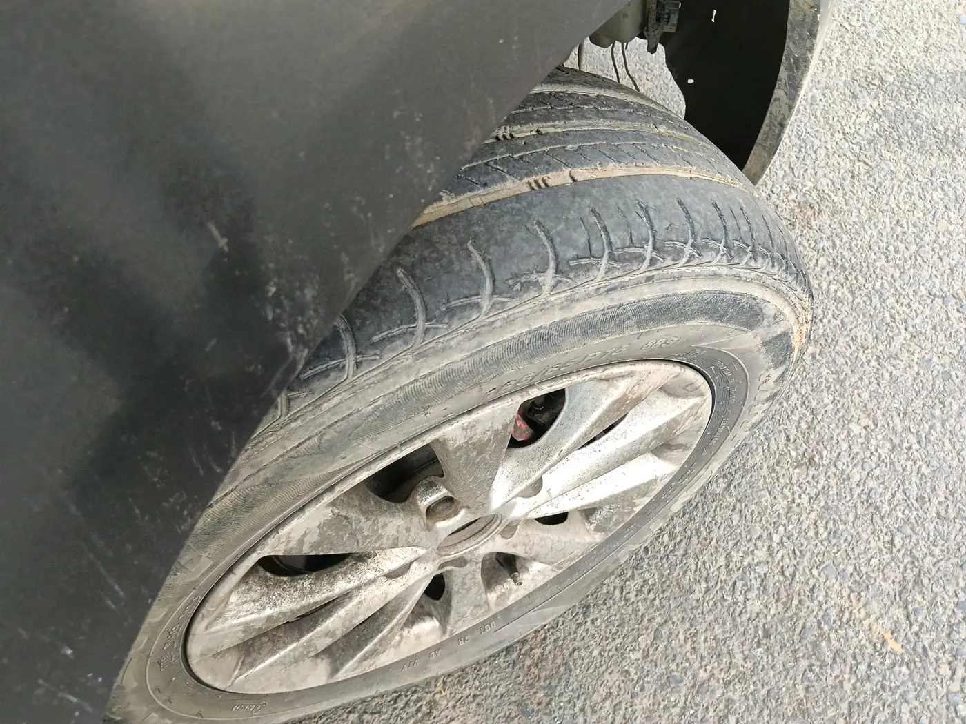 2014 Maruti Ertiga ZXI, CNG, Manual, 1,48,989 km, tyre