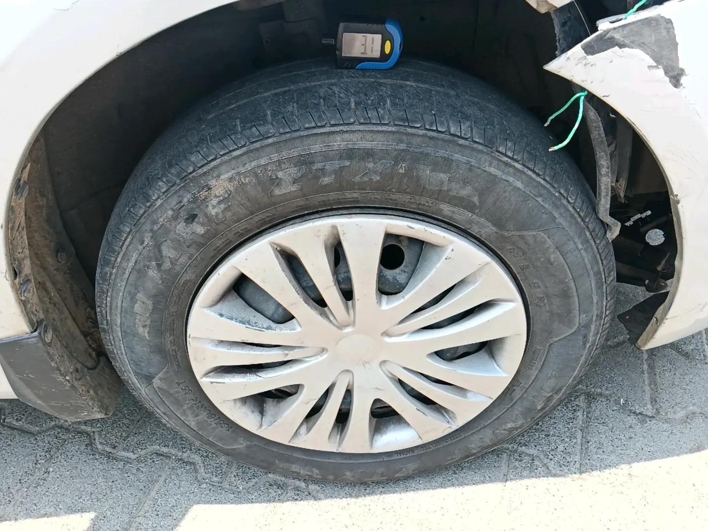 2013 Maruti Swift Dzire VXI, Petrol, Manual, 98,685 km, tyre