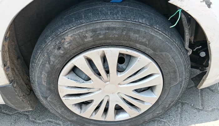 2013 Maruti Swift Dzire VXI, Petrol, Manual, 98,685 km, tyre