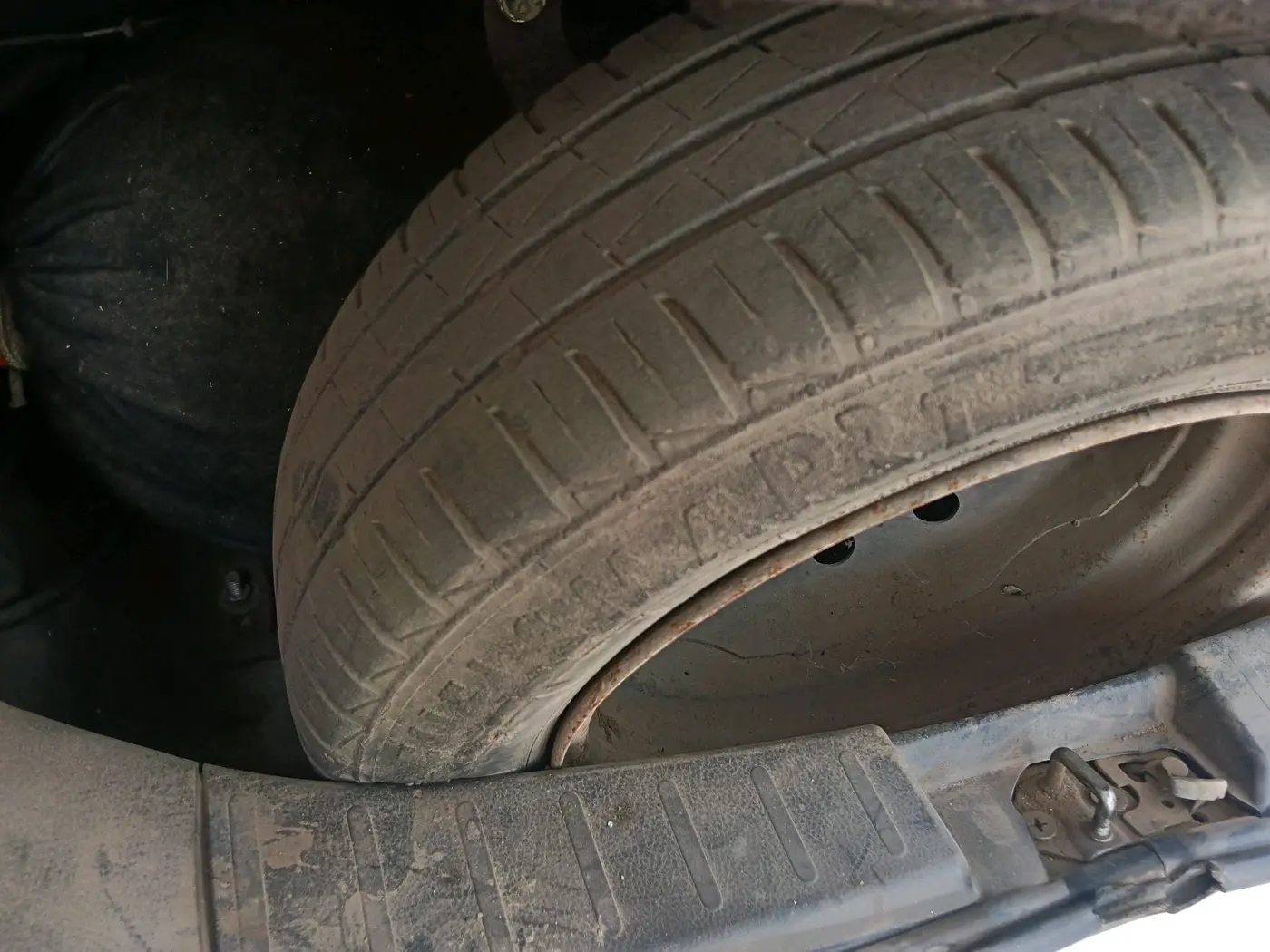 2016 Maruti Wagon R 1.0 VXI, CNG, Manual, 84,455 km, tyre
