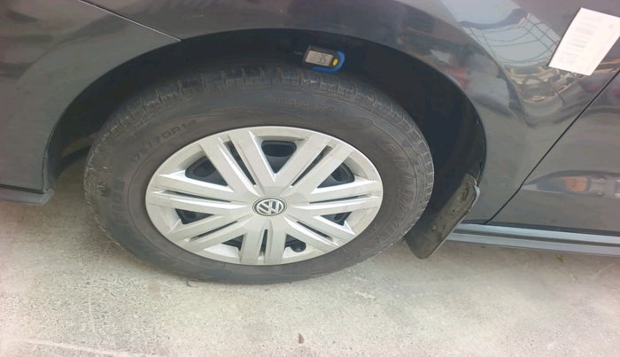 2021 Volkswagen Polo TRENDLINE 1.0L, Petrol, Manual, 33,194 km, tyre