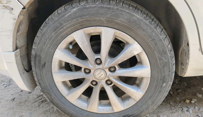 2014 Maruti Ertiga ZDI, Diesel, Manual, 2,07,539 km, tyre