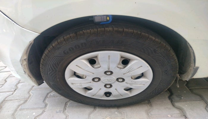 2013 Hyundai i10 ERA 1.1, CNG, Manual, 51,495 km, tyre