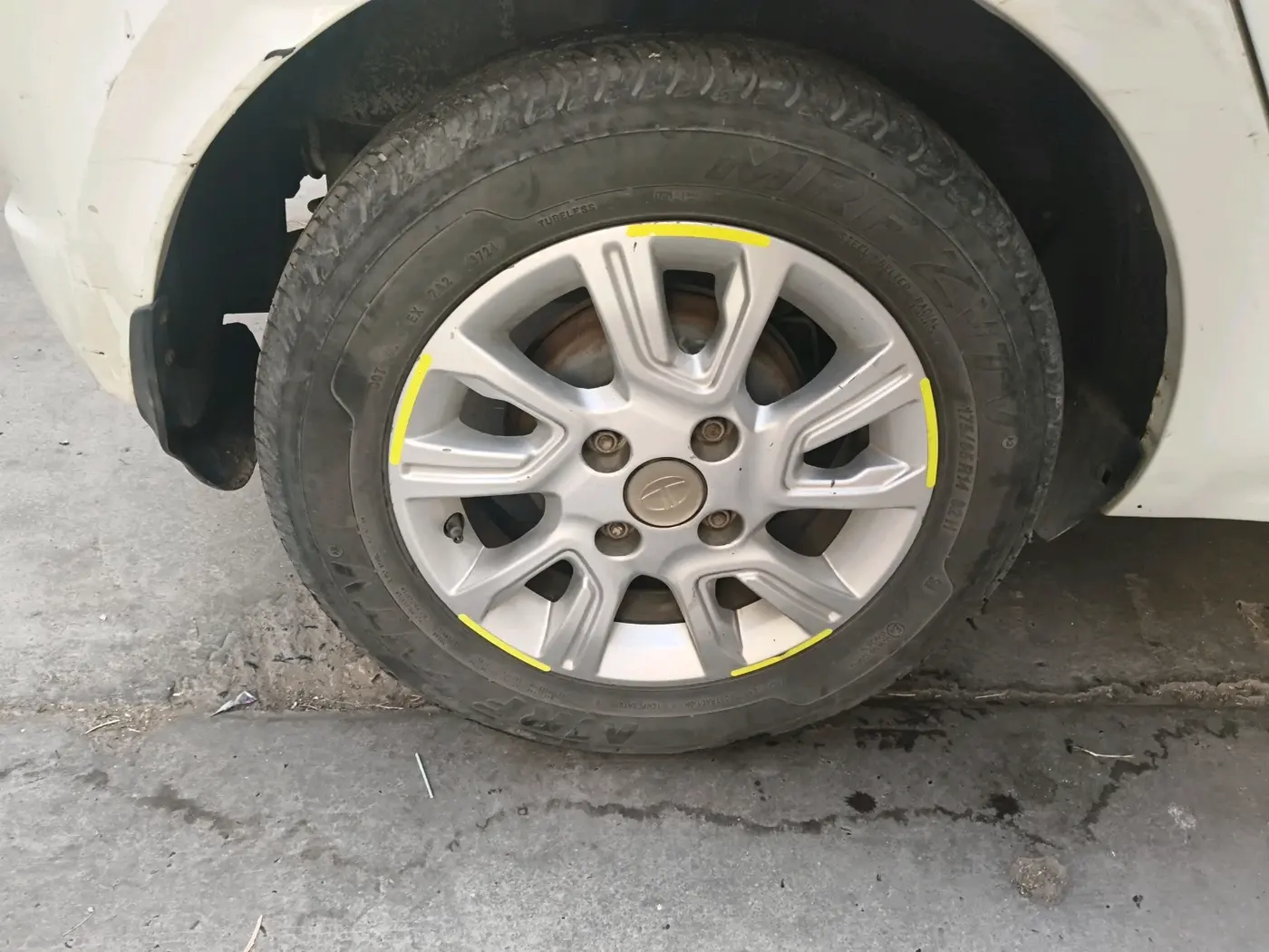 2016 Tata Tiago XZ PETROL, Petrol, Manual, 1,60,368 km, tyre