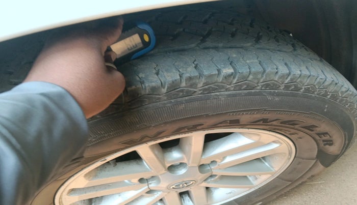 2014 Toyota Fortuner 3.0 4X2 AT, Diesel, Automatic, 1,93,324 km, tyre