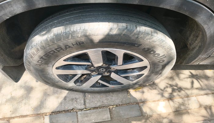 2021 Tata Harrier XZ PLUS 2.0L, Diesel, Manual, 77,891 km, tyre