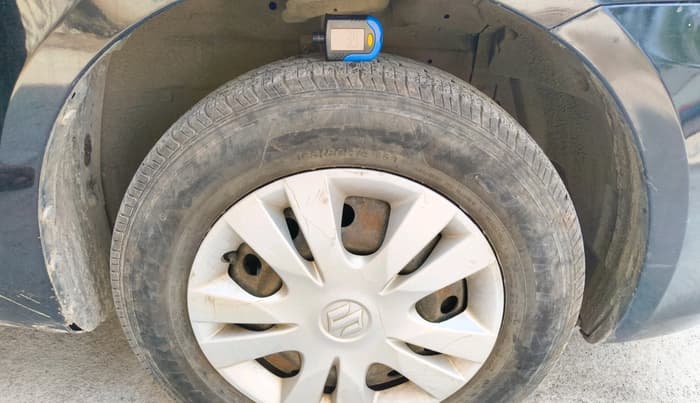 2015 Maruti Swift Dzire VXI, Petrol, Manual, 1,08,904 km, tyre