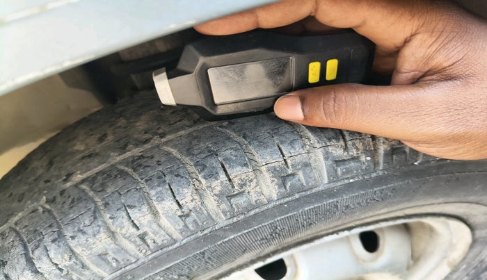 2007 Maruti Omni 5 STR, Petrol, Manual, 24,015 km, tyre