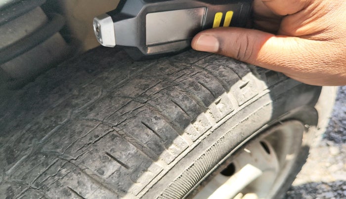 2007 Maruti Omni 5 STR, Petrol, Manual, 24,015 km, tyre