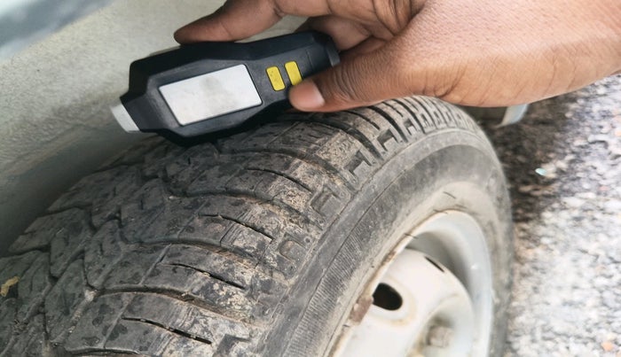 2007 Maruti Omni 5 STR, Petrol, Manual, 24,015 km, tyre