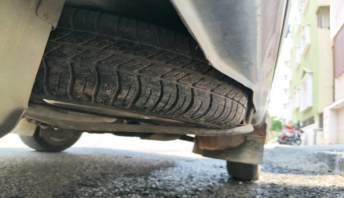 2007 Maruti Omni 5 STR, Petrol, Manual, 24,015 km, tyre