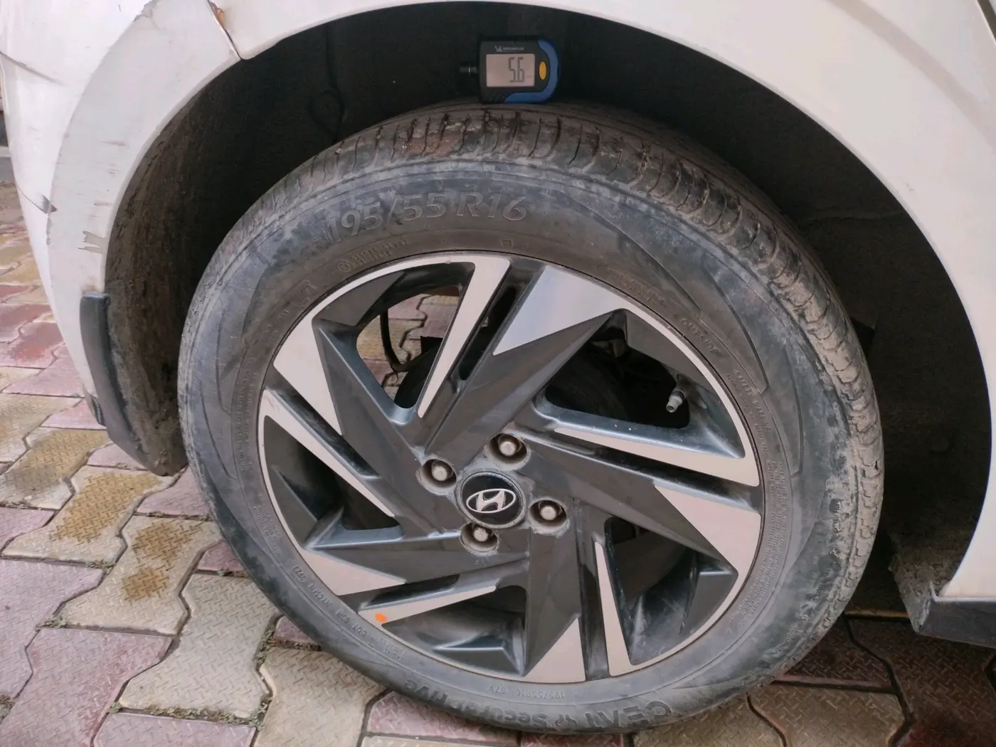 2020 Hyundai NEW I20 ASTA (O) 1.0 TURBO GDI DCT, Petrol, Automatic, 33,450 km, tyre