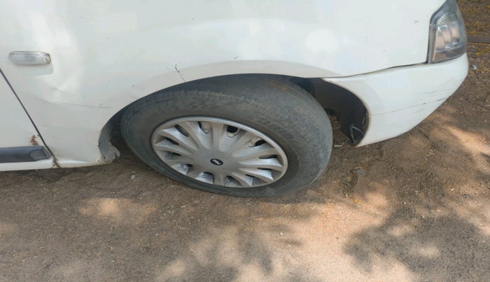 2011 Mahindra Verito D2 BS-III, Diesel, Manual, 1,65,742 km, tyre