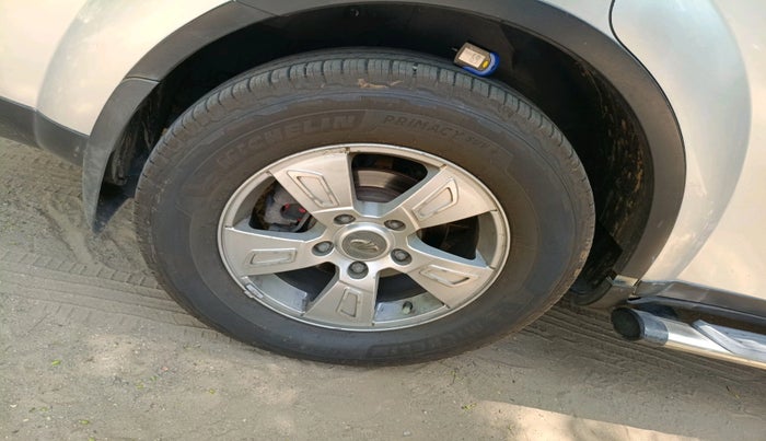 2015 Mahindra XUV500 W8, Diesel, Manual, 76,652 km, tyre