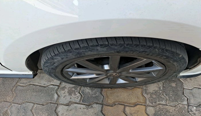 2020 Volkswagen Vento HIGHLINE PETROL AT, Petrol, Automatic, 84,794 km, tyre