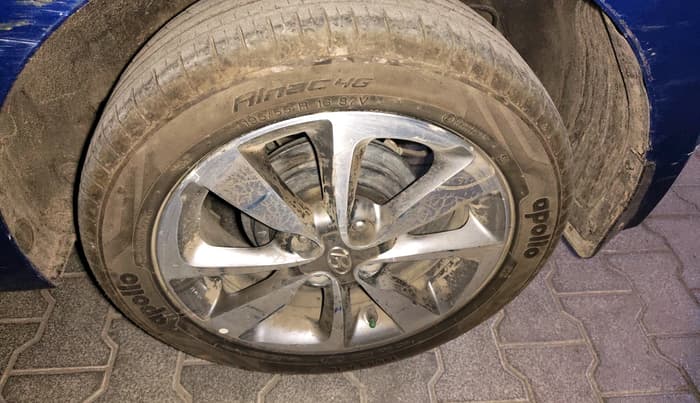 2016 Hyundai Elite i20 ASTA 1.2 (O), Petrol, Manual, 76,133 km, tyre