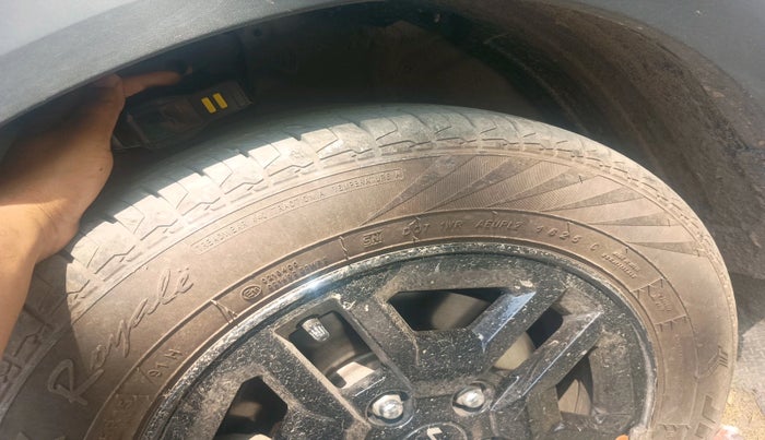 2025 KIA Carens Clavis HTE(O) 1.5 Petrol MT, Petrol, Manual, 6,085 km, tyre