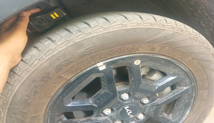 2025 KIA Carens Clavis HTE(O) 1.5 Petrol MT, Petrol, Manual, 6,085 km, tyre