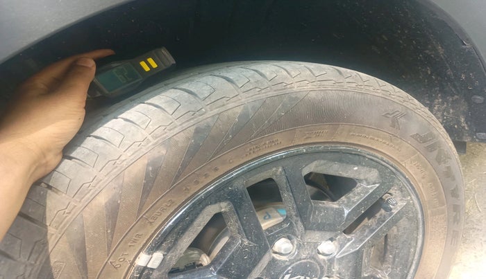 2025 KIA Carens Clavis HTE(O) 1.5 Petrol MT, Petrol, Manual, 6,085 km, tyre