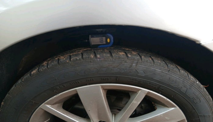 2015 Volkswagen Polo HIGHLINE1.2L, Petrol, Manual, 92,036 km, tyre