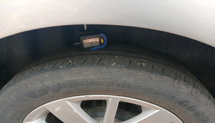 2015 Volkswagen Polo HIGHLINE1.2L, Petrol, Manual, 92,036 km, tyre