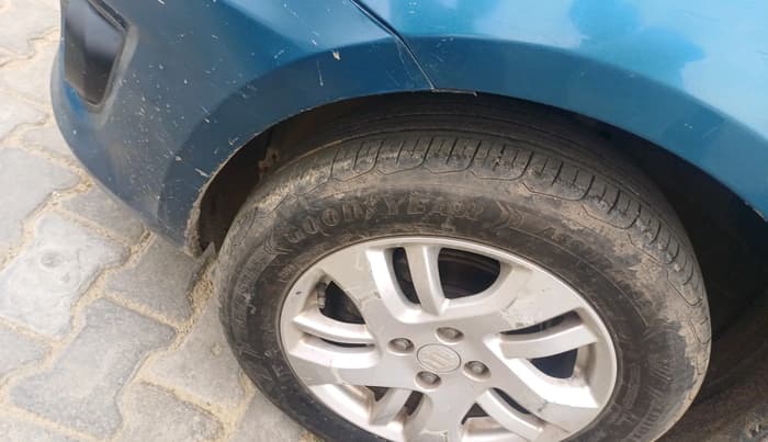 2012 Maruti Swift Dzire ZXI, CNG, Manual, 1,44,574 km, tyre