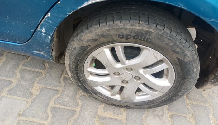 2012 Maruti Swift Dzire ZXI, CNG, Manual, 1,44,574 km, tyre