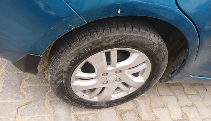 2012 Maruti Swift Dzire ZXI, CNG, Manual, 1,44,574 km, tyre
